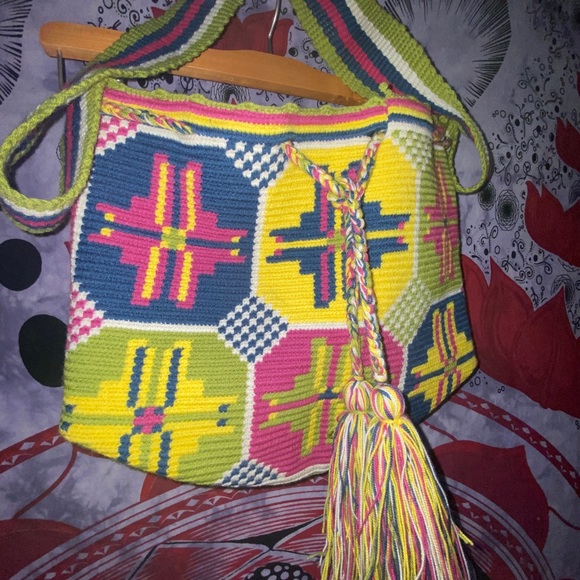 Handwoven Colorful Wayuu Mochila Bag - Picture 5 of 8